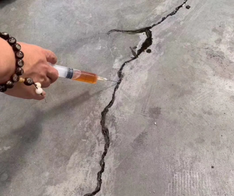 突泉混凝土裂缝修补技术详解​